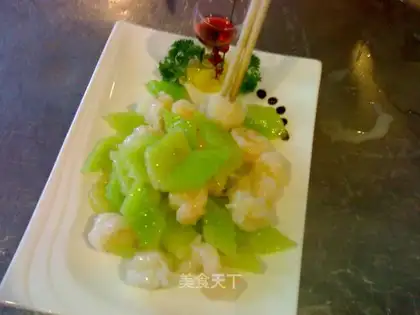 stir-fried shrimp with lettuce