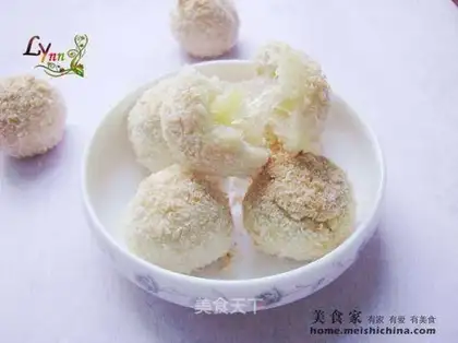 Coconut cheese balls