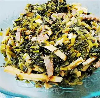 Stir fried shredded pork with shredded bamboo shoots and cabbage