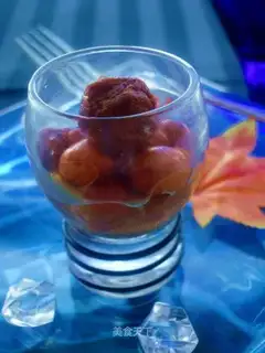 Aromatic plum and peanut