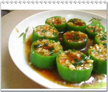 Steamed loofah with mashed garlic