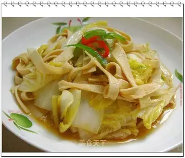 stir-fried thousands of slices of Chinese cabbage
