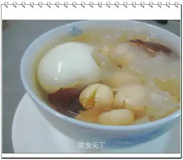 Snow ears, red dates, lotus seeds, egg syrup.