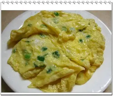 Fried eggs with chopped green onion