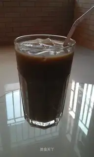 Iced milk tea