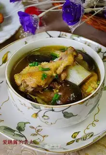 Puffy mushroom chicken soup