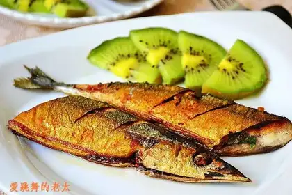 Fried mint-flavored swordfish