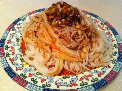 Hot and sour spicy noodles