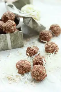 Chocolate oatmeal energy ball
