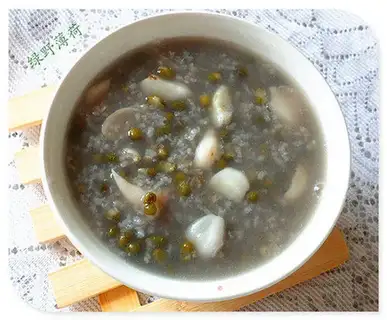 Black and green gravy