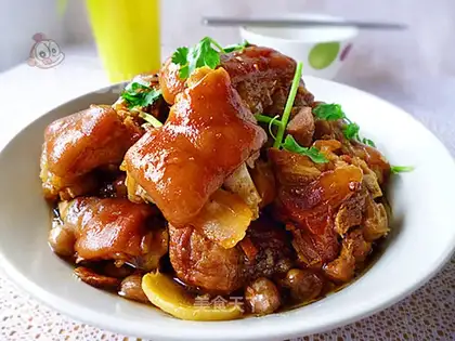 Peanut stew pig feet