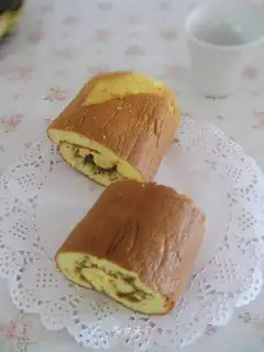 raisin cake roll