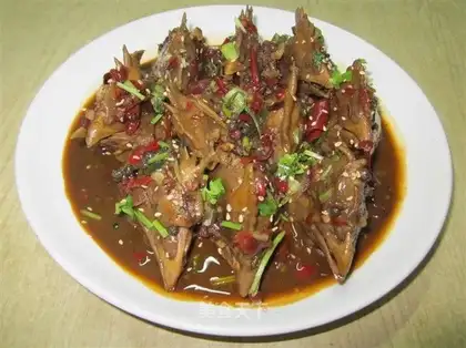 Chicken head with spicy sauce
