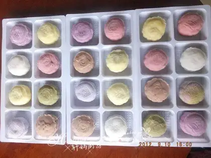 Five ice cream mooncakes