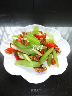 Celery walnuts