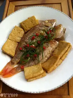 Tofu cooks red sushi
