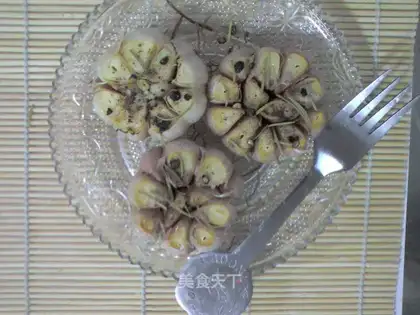 Rosemary makes garlic