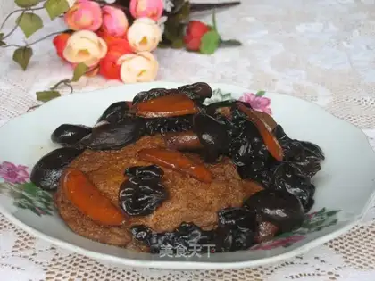 The greasy, black-eared chicken