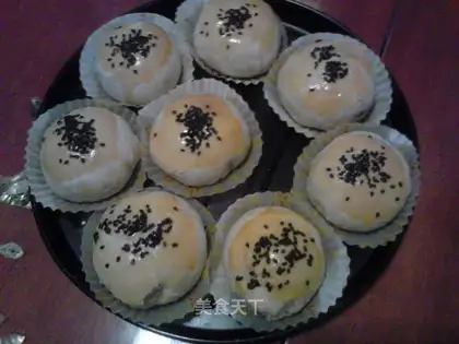 Red bean moon cake