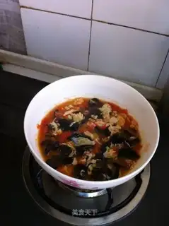 Tomatoe ear egg soup
