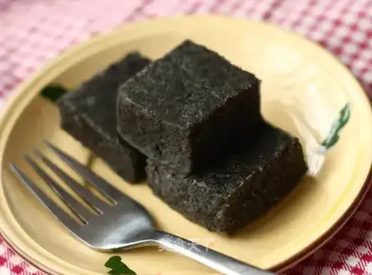 Milk, black, sesame cake