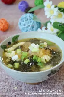 Tomato pickles and omelet soup