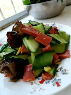 Cucumber-cracker