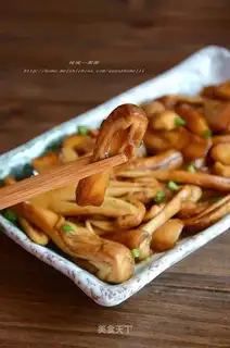Pelican chicken leg mushrooms