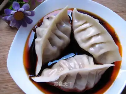 Round cabbage and pork steam