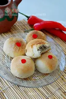 Old-fashioned ice cream sesame mooncake