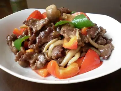 Plum pepper beef