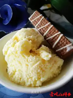 Pumpkin dry ice cream