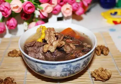 Pork walnut bone soup