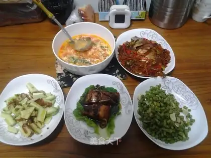 Dinner, four dishes and soup