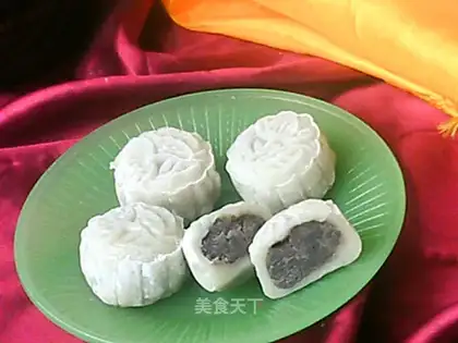 Blueberry ice-cream mooncake