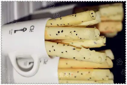 Black sesame egg rolls