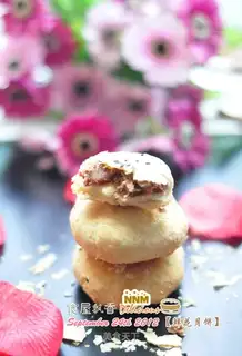 Rose flower mooncake