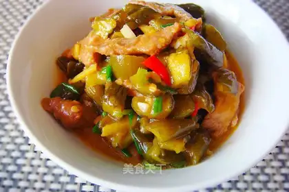 Sour cucumber fried meat