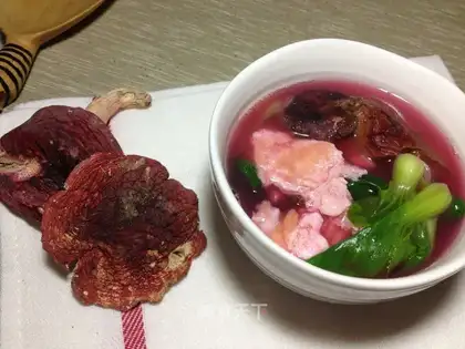 Red mushroom egg soup