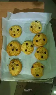 Chocolate beans and cookies