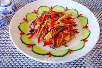 Tea mushrooms and scavenging bamboo