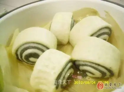 Black sesame double rolls