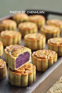 A wide range of potato moon cakes