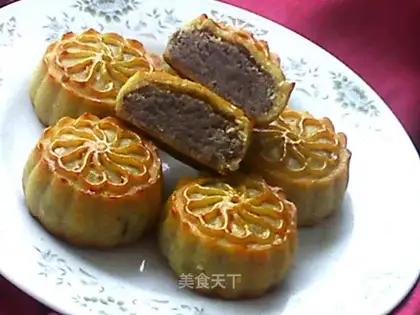 Blueberry mooncake