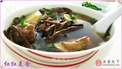 Dragonbone tea and mushroom soup