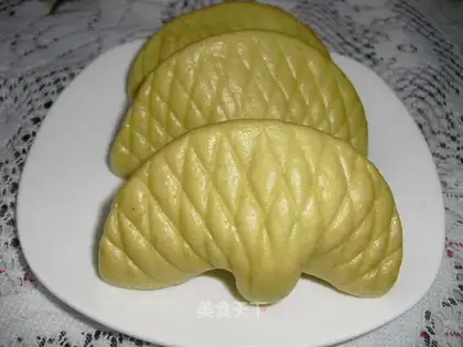 A leaf clip