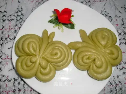 Butterfly buns