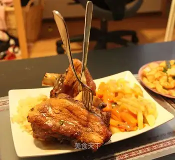 Fried pork elbow