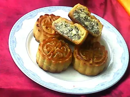 Twin moon cakes