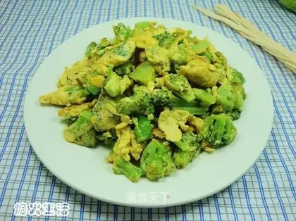 Eggs and broccoli